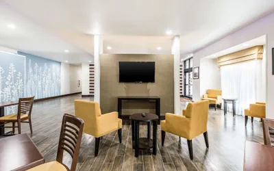 Photo 4 - Sleep Inn & Suites Bryan - College Station