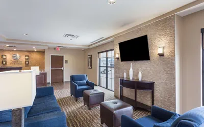 Photo 3 - Pennant Hotel & Suites