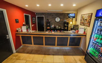 Photo 2 - Sunnyside Inn & Suites