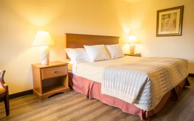 Photo 5 - Sunnyside Inn & Suites