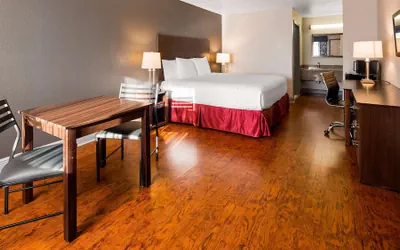 Photo 5 - SureStay Plus Hotel by Best Western Hammond