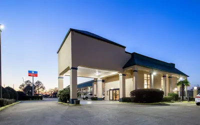 Photo 2 - SureStay Plus Hotel by Best Western Hammond