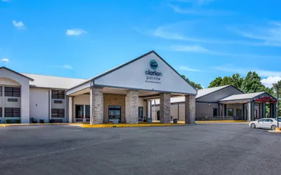 Clarion Pointe Marshall