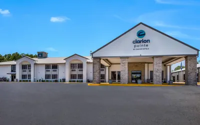 Photo 2 - Clarion Pointe Marshall