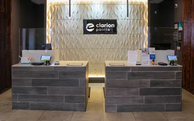 Photo 3 - Clarion Pointe Marshall