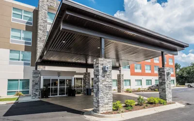 Photo 2 - Holiday Inn Express & Suites Commerce by IHG
