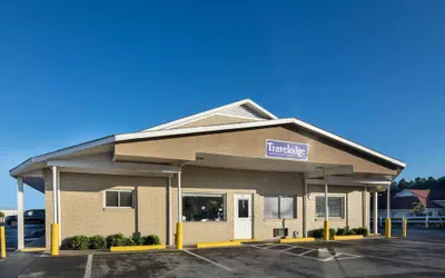 Photo 2 - Travelodge by Wyndham Orangeburg
