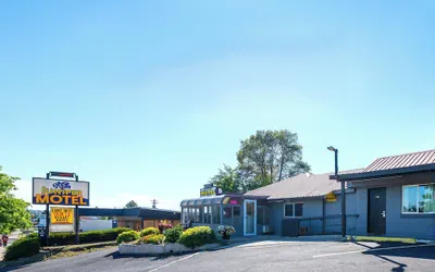 Photo 2 - Juniper Motel Madras