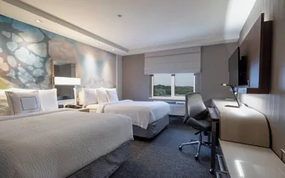Photo 2 - Courtyard by Marriott New York Queens/Fresh Meadows