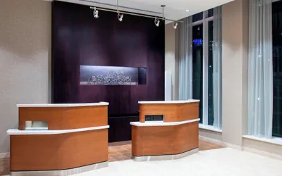 Photo 3 - Courtyard by Marriott New York Queens/Fresh Meadows