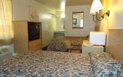 Photo 3 - Economy Inn Victorville