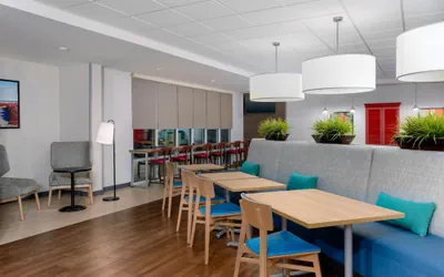 Photo 4 - Home2 Suites by Hilton Nokomis Sarasota Casey Key