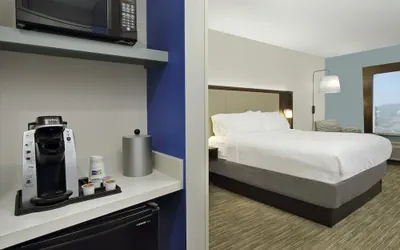 Photo 5 - Holiday Inn Express & Suites Columbus North by IHG