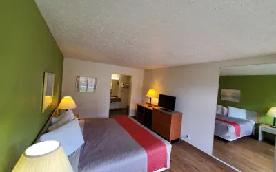 Photo 4 - Knights Stay Inn Frankfort