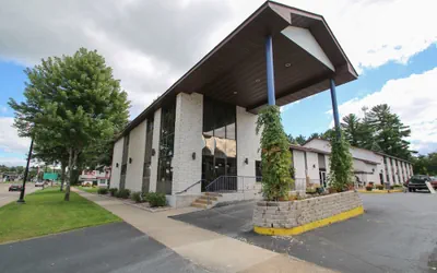 Photo 2 - Woodside Dells Hotel & Suites