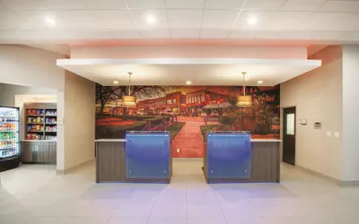 Photo 4 - La Quinta Inn & Suites by Wyndham San Marcos Outlet Mall