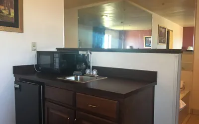 Photo 4 - Derby Inn & Suites