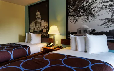 Photo 5 - Super 8 by Wyndham Alexandria/Washington D.C. Area