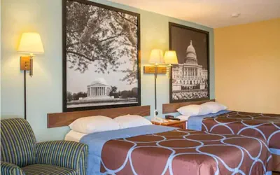 Photo 3 - Super 8 by Wyndham Alexandria/Washington D.C. Area