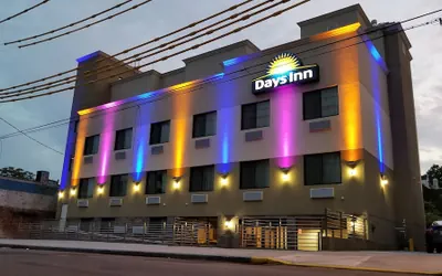 Photo 2 - Days Inn by Wyndham Brooklyn Marine Park