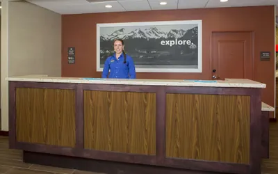 Photo 4 - Hampton Inn and Suites Manchester