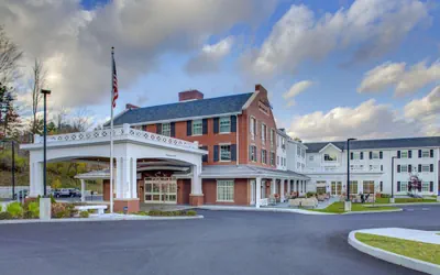 Photo 2 - Hampton Inn and Suites Manchester
