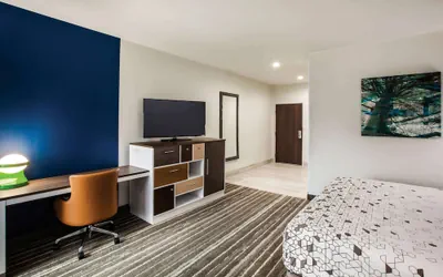 Photo 5 - La Quinta Inn & Suites by Wyndham Owasso