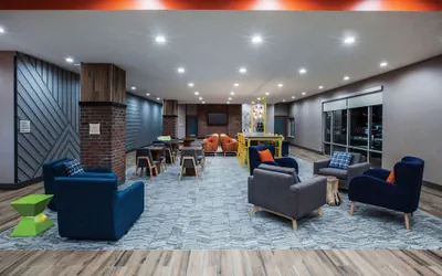 Photo 3 - La Quinta Inn & Suites by Wyndham Owasso