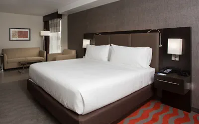 Photo 4 - Holiday Inn Express Springfield Downtown by IHG