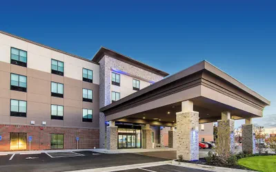 Holiday Inn Express & Suites Atchison by IHG