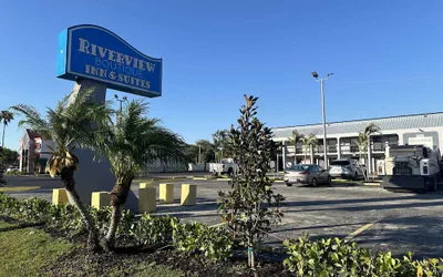 Photo 2 - Riverview Inn