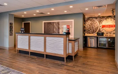 Photo 2 - Hampton Inn Omaha Airport