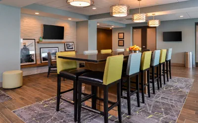 Photo 4 - Hampton Inn Omaha Airport