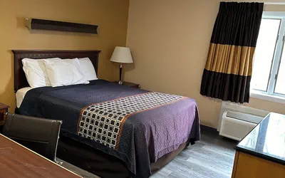 Photo 3 - Wickford Motor Inn