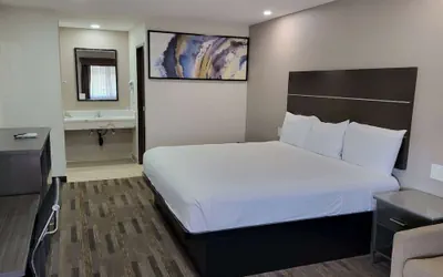 Photo 2 - Travelodge by Wyndham Buena Park