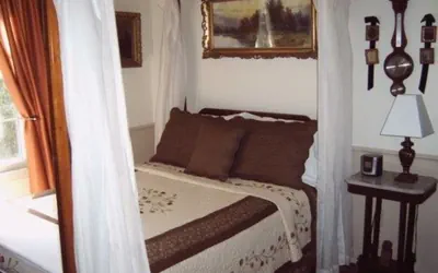 Photo 5 - Moore House Bed and Breakfast