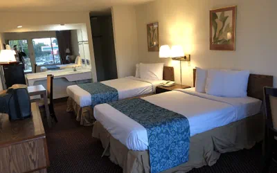 Photo 2 - Flagship Inn