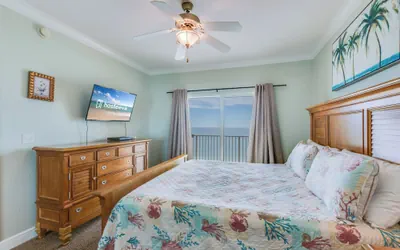 Photo 3 - Crystal Shores West Condos by Hosteeva
