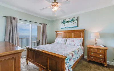 Photo 4 - Crystal Shores West Condos by Hosteeva