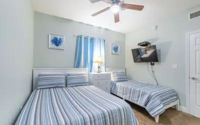 Photo 5 - Crystal Shores West Condos by Hosteeva