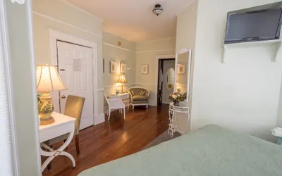 Photo 4 - Southern Wind Inn Bed & Breakfast
