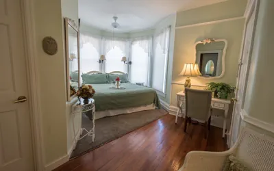 Photo 3 - Southern Wind Inn Bed & Breakfast