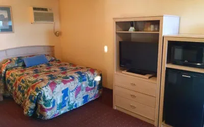Photo 5 - White Sands Motel