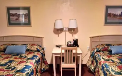 Photo 3 - White Sands Motel