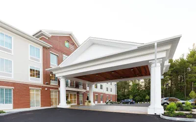 Photo 2 - Holiday Inn Express & Suites Sturbridge by IHG