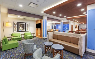 Holiday Inn Express & Suites Lenexa - Overland Park Area by IHG