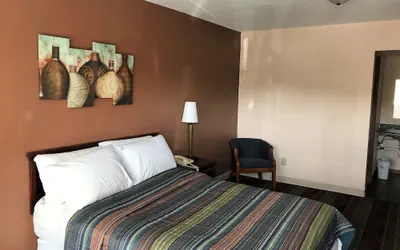 Photo 3 - Town Motel
