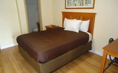 Photo 5 - Budget Inn