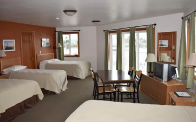 Photo 3 - Longliner Lodge and Suites