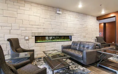 Photo 4 - Cobblestone Inn & Suites at UW Stout Downtown Menomonie